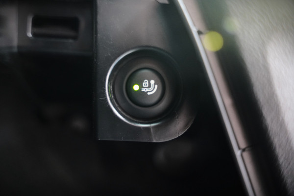 BMW iX3 High Executive 80 kWh | Panoramadak | Keyless | Stoelverwarming | Harman Kardon | Memory Seat | Head-Up Display | 360 Camera | Adaptief Onderstel | Trekhaak | Adaptive LED | Elektrische Stoelen | Apple Carplay |