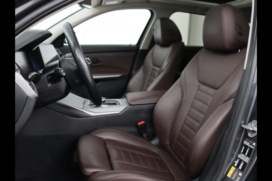BMW 3-serie 320e Business Edition Plus | Panoramadak | Adaptive cruise | Leder | Sportstoelen | Stoelverwarming | Live Cockpit | Camera | Safety Pack | LaserLight | Carplay | Keyless | PHEV | Plug In