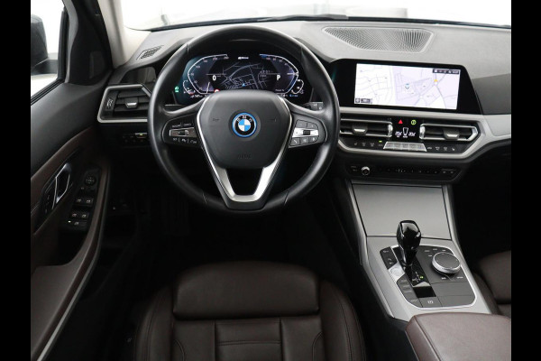 BMW 3-serie 320e Business Edition Plus | Panoramadak | Adaptive cruise | Leder | Sportstoelen | Stoelverwarming | Live Cockpit | Camera | Safety Pack | LaserLight | Carplay | Keyless | PHEV | Plug In