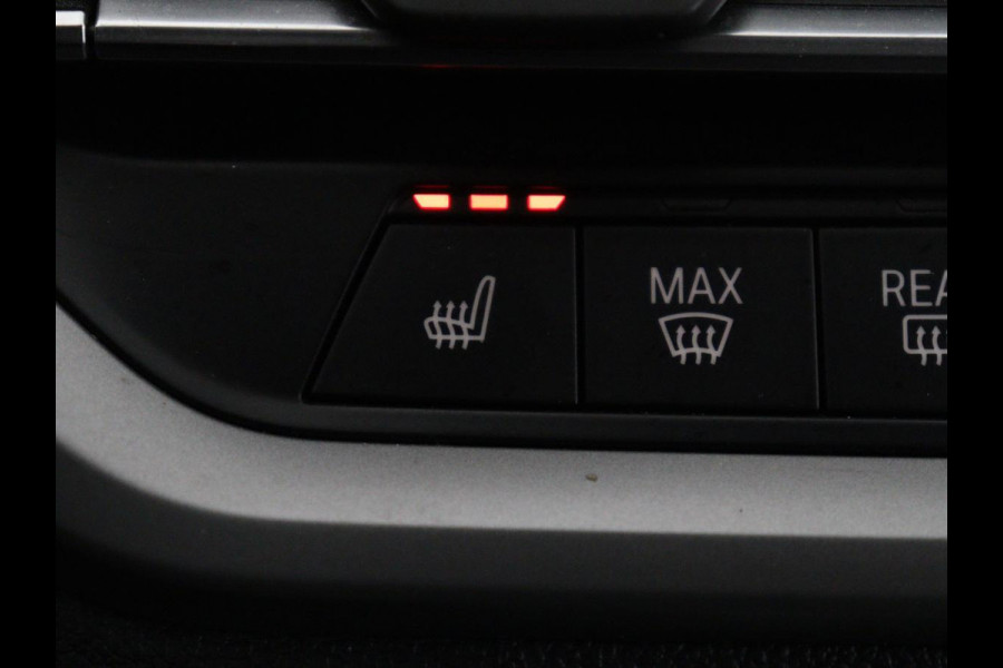 BMW 3-serie 320e Business Edition Plus | Panoramadak | Adaptive cruise | Leder | Sportstoelen | Stoelverwarming | Live Cockpit | Camera | Safety Pack | LaserLight | Carplay | Keyless | PHEV | Plug In
