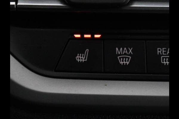 BMW 3-serie 320e Business Edition Plus | Panoramadak | Adaptive cruise | Leder | Sportstoelen | Stoelverwarming | Live Cockpit | Camera | Safety Pack | LaserLight | Carplay | Keyless | PHEV | Plug In