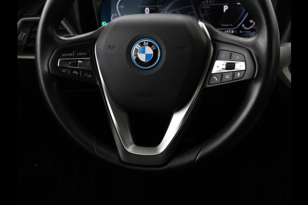 BMW 3-serie 320e Business Edition Plus | Panoramadak | Adaptive cruise | Leder | Sportstoelen | Stoelverwarming | Live Cockpit | Camera | Safety Pack | LaserLight | Carplay | Keyless | PHEV | Plug In