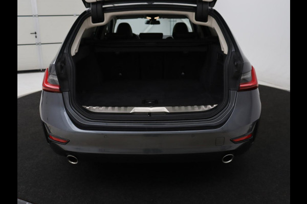 BMW 3-serie 320e Business Edition Plus | Panoramadak | Adaptive cruise | Leder | Sportstoelen | Stoelverwarming | Live Cockpit | Camera | Safety Pack | LaserLight | Carplay | Keyless | PHEV | Plug In