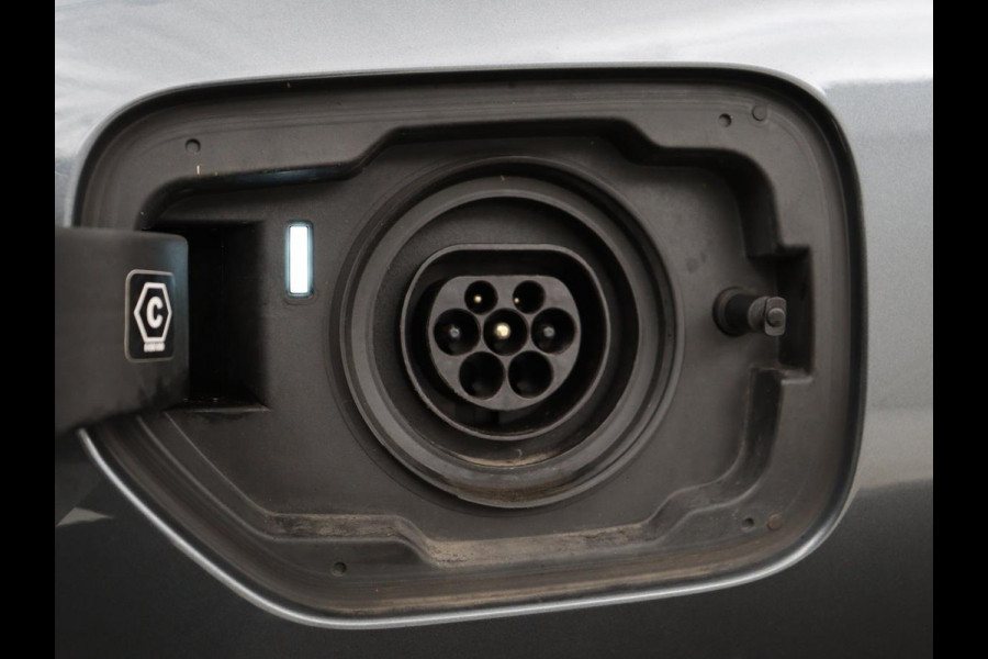 BMW 3-serie 320e Business Edition Plus | Panoramadak | Adaptive cruise | Leder | Sportstoelen | Stoelverwarming | Live Cockpit | Camera | Safety Pack | LaserLight | Carplay | Keyless | PHEV | Plug In