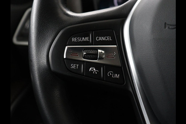 BMW 3-serie 320e Business Edition Plus | Panoramadak | Adaptive cruise | Leder | Sportstoelen | Stoelverwarming | Live Cockpit | Camera | Safety Pack | LaserLight | Carplay | Keyless | PHEV | Plug In