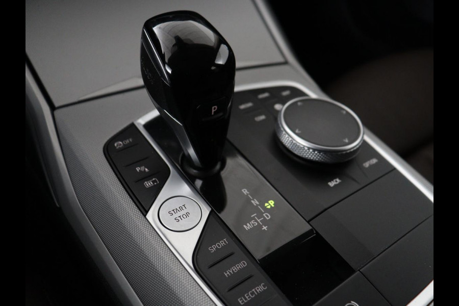 BMW 3-serie 320e Business Edition Plus | Panoramadak | Adaptive cruise | Leder | Sportstoelen | Stoelverwarming | Live Cockpit | Camera | Safety Pack | LaserLight | Carplay | Keyless | PHEV | Plug In