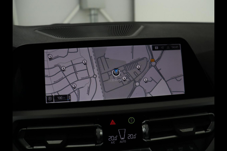 BMW 3-serie 320e Business Edition Plus | Panoramadak | Adaptive cruise | Leder | Sportstoelen | Stoelverwarming | Live Cockpit | Camera | Safety Pack | LaserLight | Carplay | Keyless | PHEV | Plug In