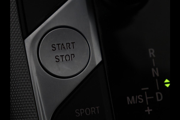 BMW 3-serie 320e Business Edition Plus | Panoramadak | Adaptive cruise | Leder | Sportstoelen | Stoelverwarming | Live Cockpit | Camera | Safety Pack | LaserLight | Carplay | Keyless | PHEV | Plug In