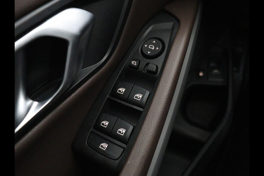 BMW 3-serie 320e Business Edition Plus | Panoramadak | Adaptive cruise | Leder | Sportstoelen | Stoelverwarming | Live Cockpit | Camera | Safety Pack | LaserLight | Carplay | Keyless | PHEV | Plug In