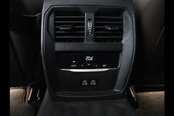 BMW 3-serie 320e Business Edition Plus | Panoramadak | Adaptive cruise | Leder | Sportstoelen | Stoelverwarming | Live Cockpit | Camera | Safety Pack | LaserLight | Carplay | Keyless | PHEV | Plug In