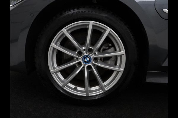 BMW 3-serie 320e Business Edition Plus | Panoramadak | Adaptive cruise | Leder | Sportstoelen | Stoelverwarming | Live Cockpit | Camera | Safety Pack | LaserLight | Carplay | Keyless | PHEV | Plug In