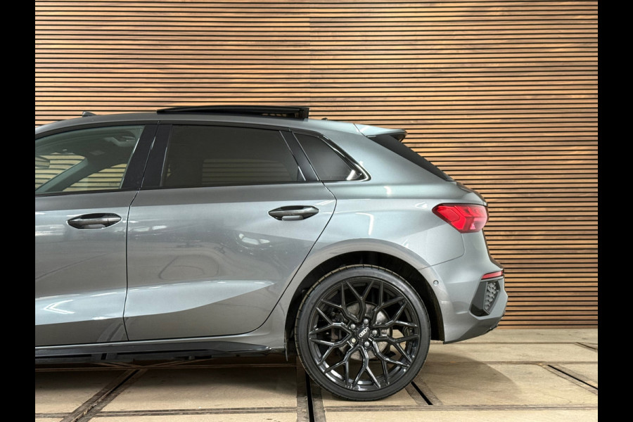Audi A3 Sportback 40 TFSIe S-line Competition | Black Pack | Full Option | PANO | Matrixx | Ambient | Business-pakket+ | AudiSound