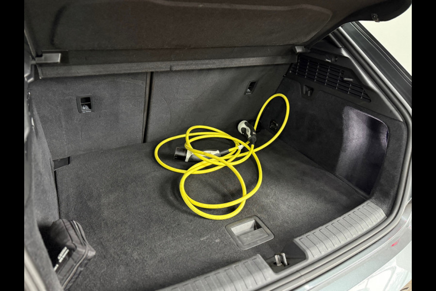 Audi A3 Sportback 40 TFSIe S-line Competition | Black Pack | Full Option | PANO | Matrixx | Ambient | Business-pakket+ | AudiSound