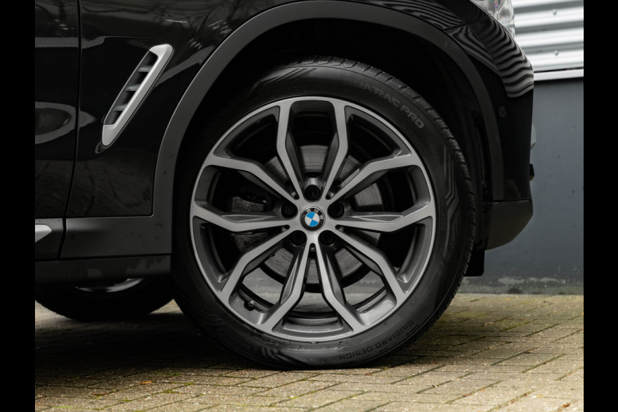 BMW X3 sDrive20i xLine - Pano - Trekhaak - Head-Up - Camera - Hifi