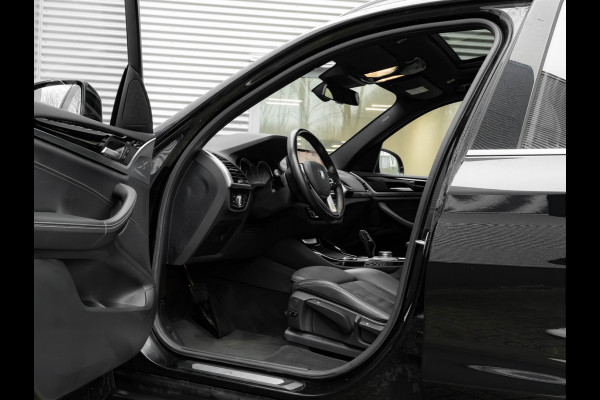 BMW X3 sDrive20i xLine - Pano - Trekhaak - Head-Up - Camera - Hifi