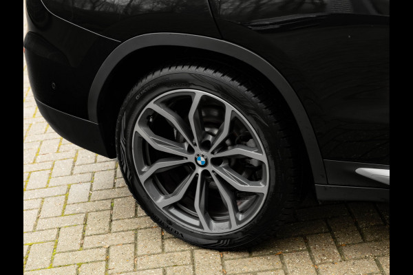 BMW X3 sDrive20i xLine - Pano - Trekhaak - Head-Up - Camera - Hifi