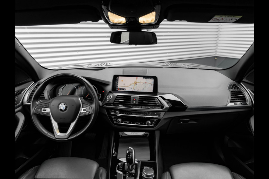 BMW X3 sDrive20i xLine - Pano - Trekhaak - Head-Up - Camera - Hifi