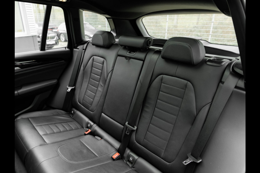 BMW X3 sDrive20i xLine - Pano - Trekhaak - Head-Up - Camera - Hifi