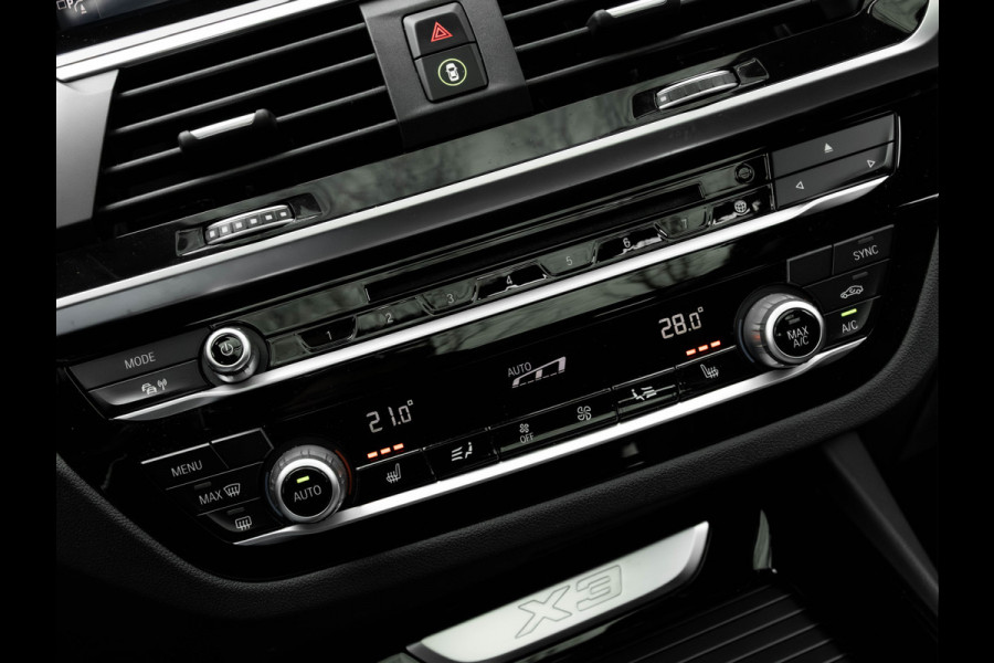BMW X3 sDrive20i xLine - Pano - Trekhaak - Head-Up - Camera - Hifi
