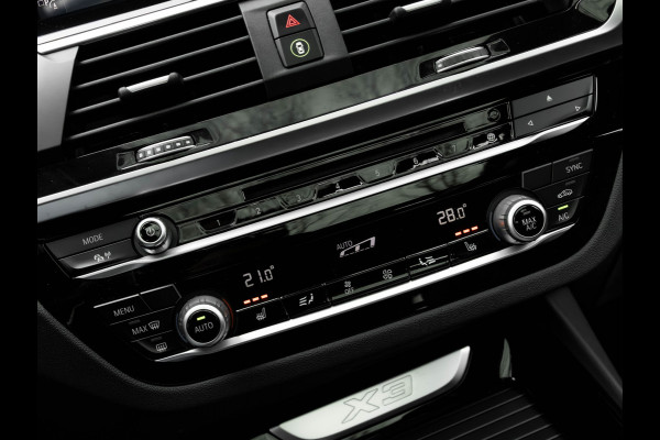 BMW X3 sDrive20i xLine - Pano - Trekhaak - Head-Up - Camera - Hifi