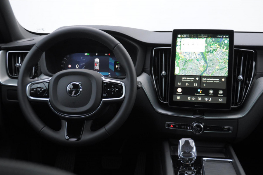 Volvo XC60 T6 350PK Automaat AWD Ultra Black Edition Facelift/ Head-up display/ Harman Kardon audio/ BLIS/ Elektrischbedienbare stoelen met geheugen / Panoramadak/ Adaptive cruise control/ Pilot assist/ Apple Carplay/ Android auto/