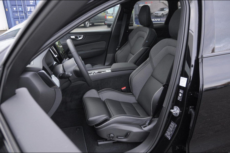 Volvo XC60 T6 350PK Automaat AWD Ultra Black Edition Facelift/ Head-up display/ Harman Kardon audio/ BLIS/ Elektrischbedienbare stoelen met geheugen / Panoramadak/ Adaptive cruise control/ Pilot assist/ Apple Carplay/ Android auto/