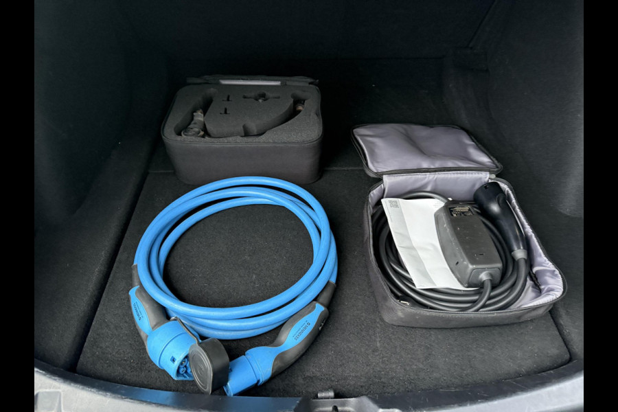 Tesla Model 3 Aut. Long Range Dual Motor AWD | SoH 86% | Trekhaak | Autopilot | Panorama | Leder | 19 Inch |