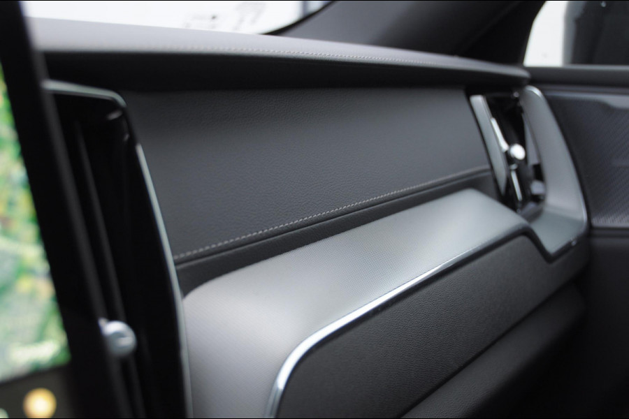 Volvo XC60 T6 350PK Automaat AWD Ultra Black Edition Facelift/ Head-up display/ Harman Kardon audio/ BLIS/ Elektrischbedienbare stoelen met geheugen / Panoramadak/ Adaptive cruise control/ Pilot assist/ Apple Carplay/ Android auto/