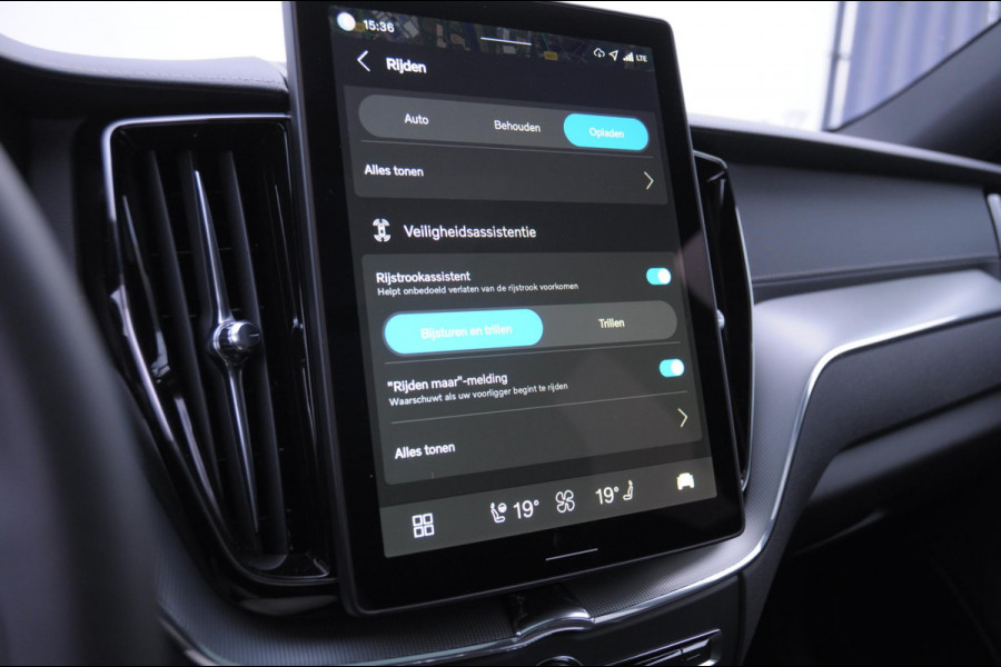 Volvo XC60 T6 350PK Automaat AWD Ultra Black Edition Facelift/ Head-up display/ Harman Kardon audio/ BLIS/ Elektrischbedienbare stoelen met geheugen / Panoramadak/ Adaptive cruise control/ Pilot assist/ Apple Carplay/ Android auto/