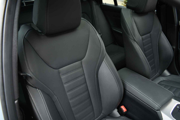 BMW 3 Serie Touring 330e xDrive M-Sport LCI-2 ACC el-zetels-leder HUD 19inch