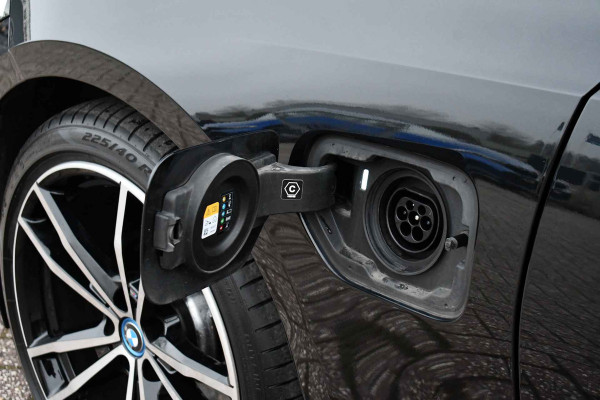 BMW 3 Serie Touring 330e xDrive M-Sport LCI-2 ACC el-zetels-leder HUD 19inch