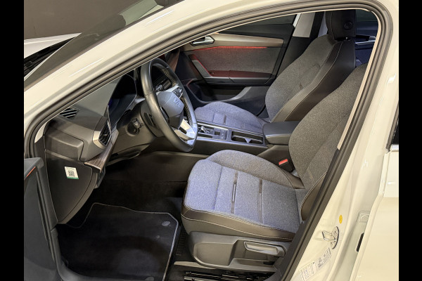 Seat Leon 1.5 eTSI Style Business Intense | Camera | Apple Carplay | Keyless