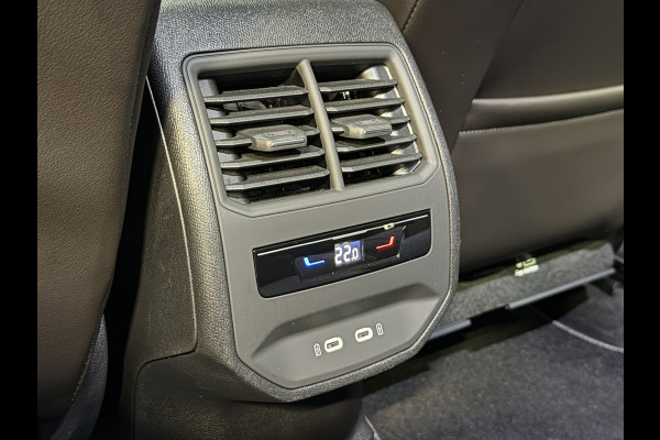 Seat Leon 1.5 eTSI Style Business Intense | Camera | Apple Carplay | Keyless