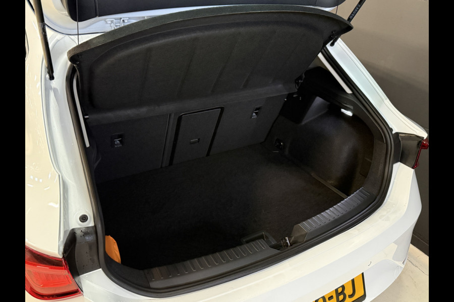 Seat Leon 1.5 eTSI Style Business Intense | Camera | Apple Carplay | Keyless