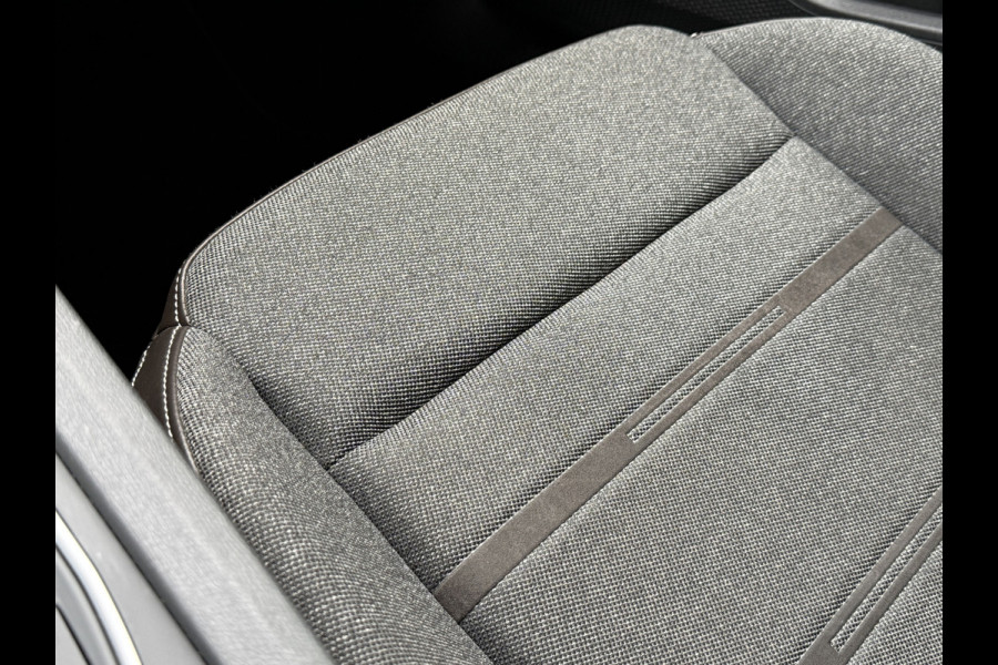 Seat Leon 1.5 eTSI Style Business Intense | Camera | Apple Carplay | Keyless