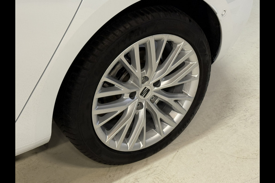 Seat Leon 1.5 eTSI Style Business Intense | Camera | Apple Carplay | Keyless