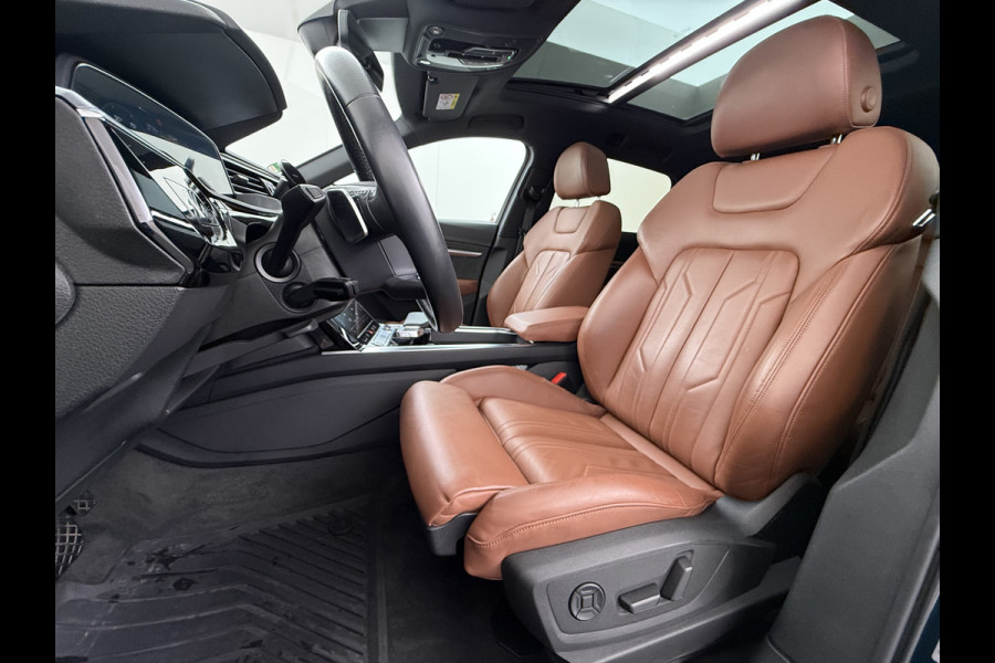 Audi e-tron 55 408pk BOMVOL Pano-Dak Elektr.Sp.Stoel+Leer+Mem. Quattro 95kWh Trekhaak Adap.Cruise Matrix Led 360°Camera Apple Carplay Androi SOH 96% Elek.Achterklep  AWD 4WD 1.800KG Trekgewicht 1e Eigenaar Origineel Nederlandse Auto Zeer complete Audi 55 E-tron