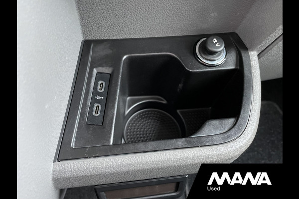 Volkswagen Transporter 2.0TDI 150PK L2H1 DC Bulli Automaat Leer LED Navi Carplay Trekhaak