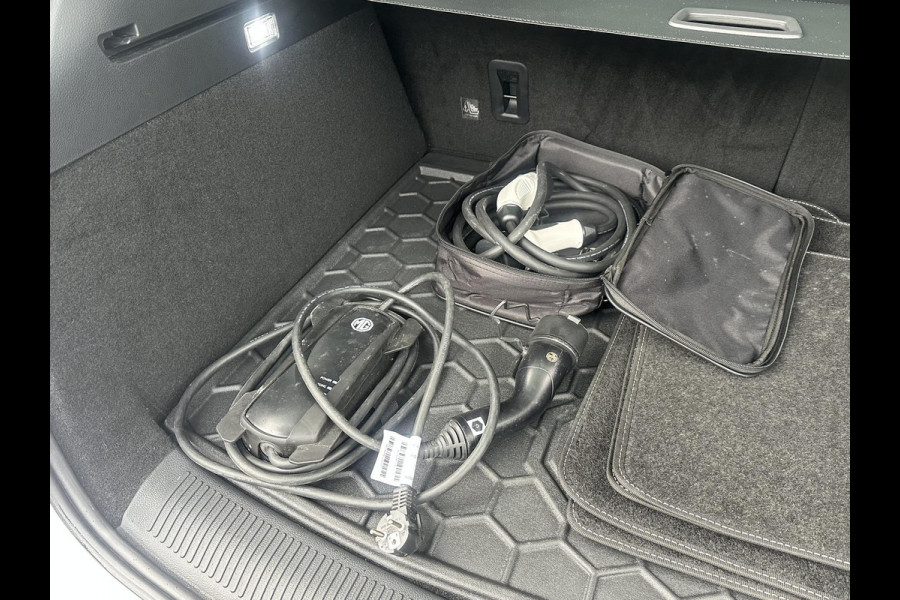MG EHS 1.5 TGDI Luxury PHEV | MEGA COMPLEET! | TREKHAAK | COMPLETE HISTORIE AANWEZIG | FABRIEKSGARANTIE T/M 11-2030 | 52km WLTP ELECTR RIJBEREIK, TOTAAL RIJBEREIK TOT 1.000km!