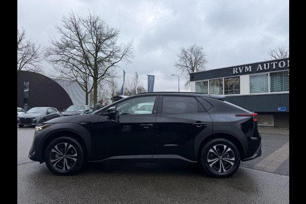 Toyota Bz4x Dynamic 71 kWh SOH 100% | 3-FASE | 5.000 KM | NAVIGATIE | 360° CAMERA + PDC | STUUR- & STOELVERWARMING | ADAPTIEVE CRUISE CONTROL | ELEKTRISCHE ACHTERKLEP | FABRIEKSGARANTIE 3034!