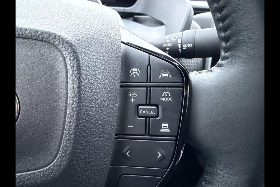 Toyota Bz4x Dynamic 71 kWh SOH 100% | 3-FASE | 5.000 KM | NAVIGATIE | 360° CAMERA + PDC | STUUR- & STOELVERWARMING | ADAPTIEVE CRUISE CONTROL | ELEKTRISCHE ACHTERKLEP | FABRIEKSGARANTIE 3034!