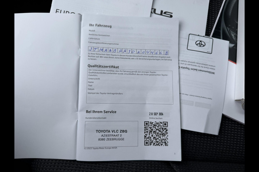 Toyota Bz4x Dynamic 71 kWh SOH 100% | 3-FASE | 5.000 KM | NAVIGATIE | 360° CAMERA + PDC | STUUR- & STOELVERWARMING | ADAPTIEVE CRUISE CONTROL | ELEKTRISCHE ACHTERKLEP | FABRIEKSGARANTIE 3034!