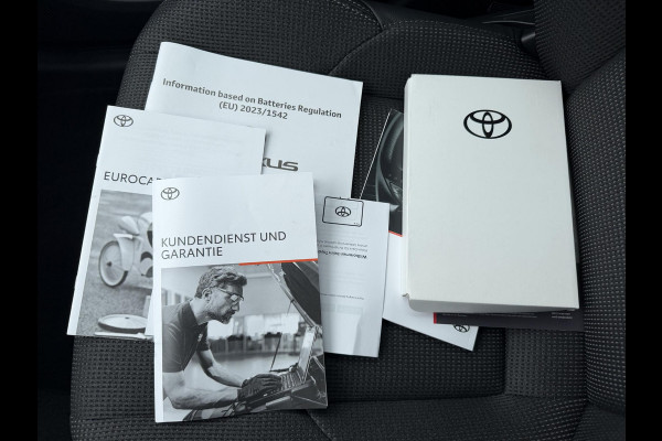 Toyota Bz4x Dynamic 71 kWh SOH 100% | 3-FASE | 5.000 KM | NAVIGATIE | 360° CAMERA + PDC | STUUR- & STOELVERWARMING | ADAPTIEVE CRUISE CONTROL | ELEKTRISCHE ACHTERKLEP | FABRIEKSGARANTIE 3034!