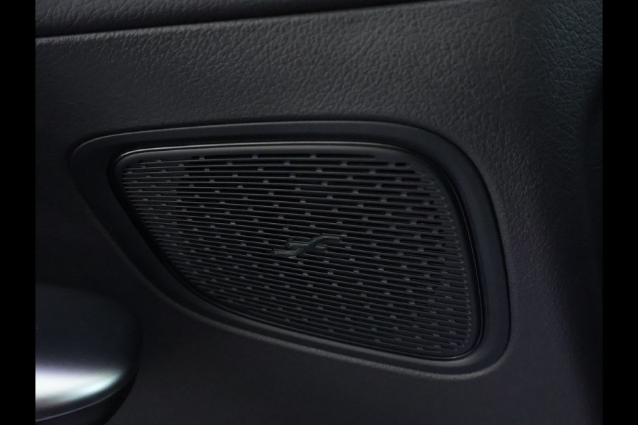 Mercedes-Benz GLC 300 e 4MATIC AMG Plug-In Hybride | AMG Line | Night Pakket | Panoramadak | Trekhaak | Inclusief 24 maanden MB Certified garantie voor Europa.