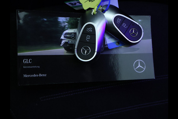 Mercedes-Benz GLC 300 e 4MATIC AMG Plug-In Hybride | AMG Line | Night Pakket | Panoramadak | Trekhaak | Inclusief 24 maanden MB Certified garantie voor Europa.
