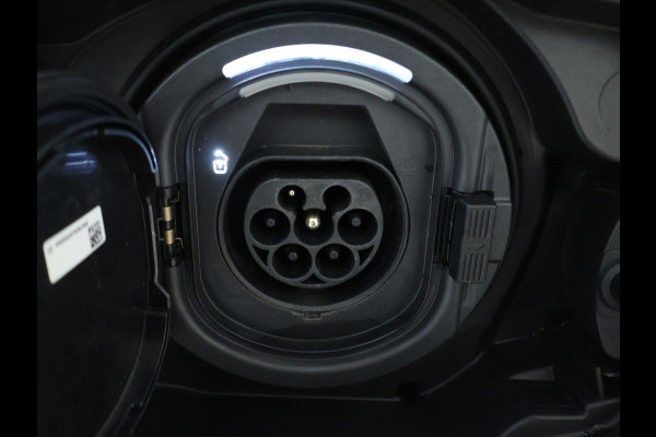 Mercedes-Benz GLC 300 e 4MATIC AMG Plug-In Hybride | AMG Line | Night Pakket | Panoramadak | Trekhaak | Inclusief 24 maanden MB Certified garantie voor Europa.