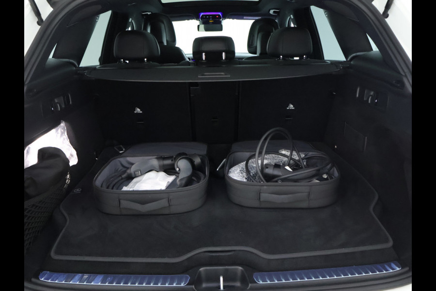 Mercedes-Benz GLC 300 e 4MATIC AMG Plug-In Hybride | AMG Line | Night Pakket | Panoramadak | Trekhaak | Inclusief 24 maanden MB Certified garantie voor Europa.