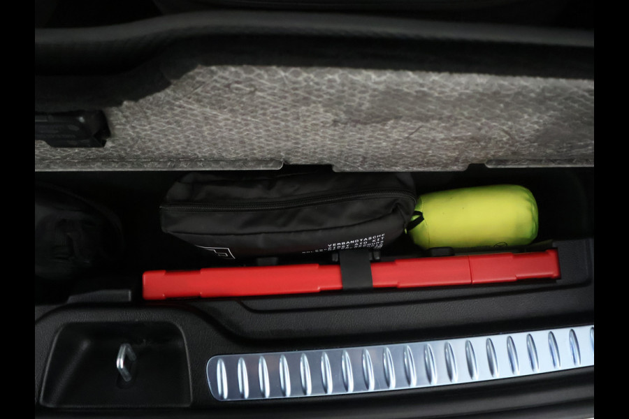 Mercedes-Benz GLC 300 e 4MATIC AMG Plug-In Hybride | AMG Line | Night Pakket | Panoramadak | Trekhaak | Inclusief 24 maanden MB Certified garantie voor Europa.