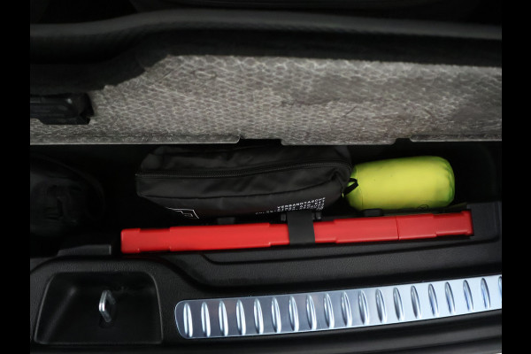 Mercedes-Benz GLC 300 e 4MATIC AMG Plug-In Hybride | AMG Line | Night Pakket | Panoramadak | Trekhaak | Inclusief 24 maanden MB Certified garantie voor Europa.