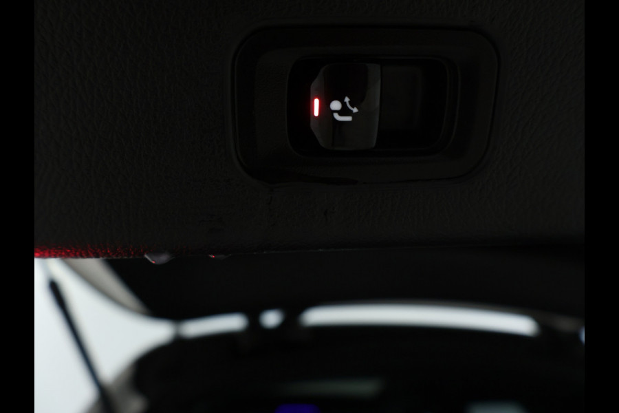 Mercedes-Benz GLC 300 e 4MATIC AMG Plug-In Hybride | AMG Line | Night Pakket | Panoramadak | Trekhaak | Inclusief 24 maanden MB Certified garantie voor Europa.